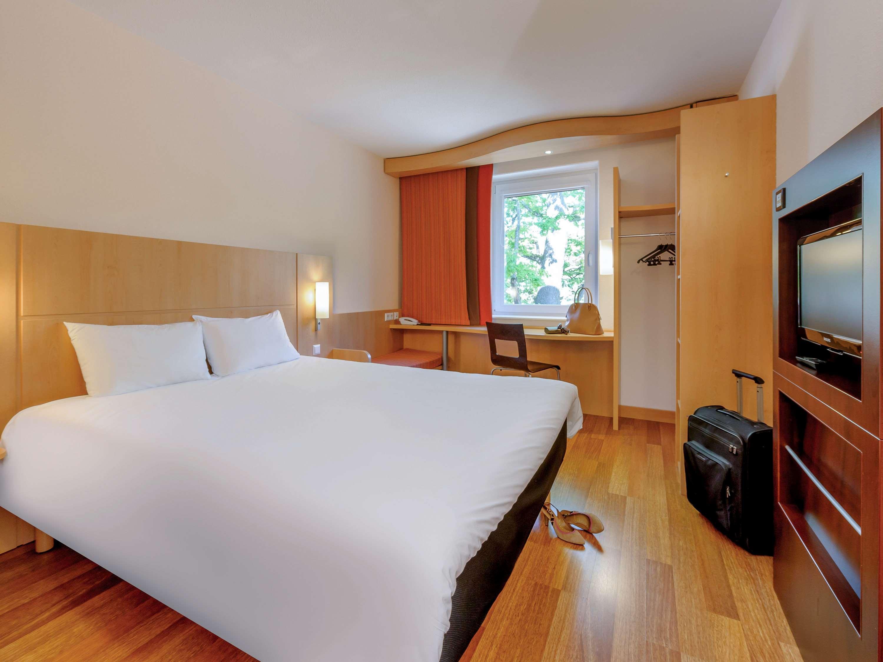 Отель Ibis Констанц Экстерьер фото
