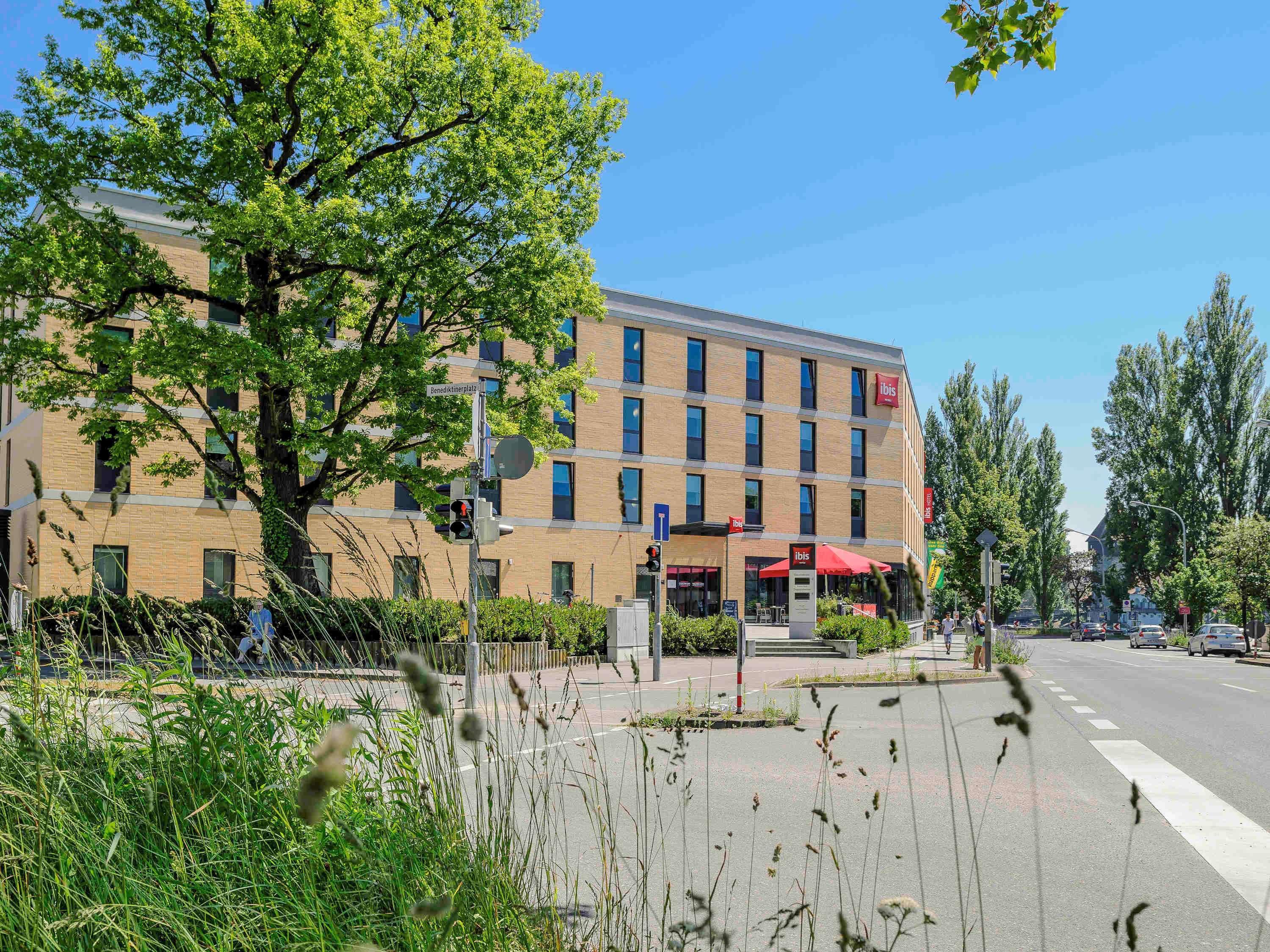 Отель Ibis Констанц Экстерьер фото