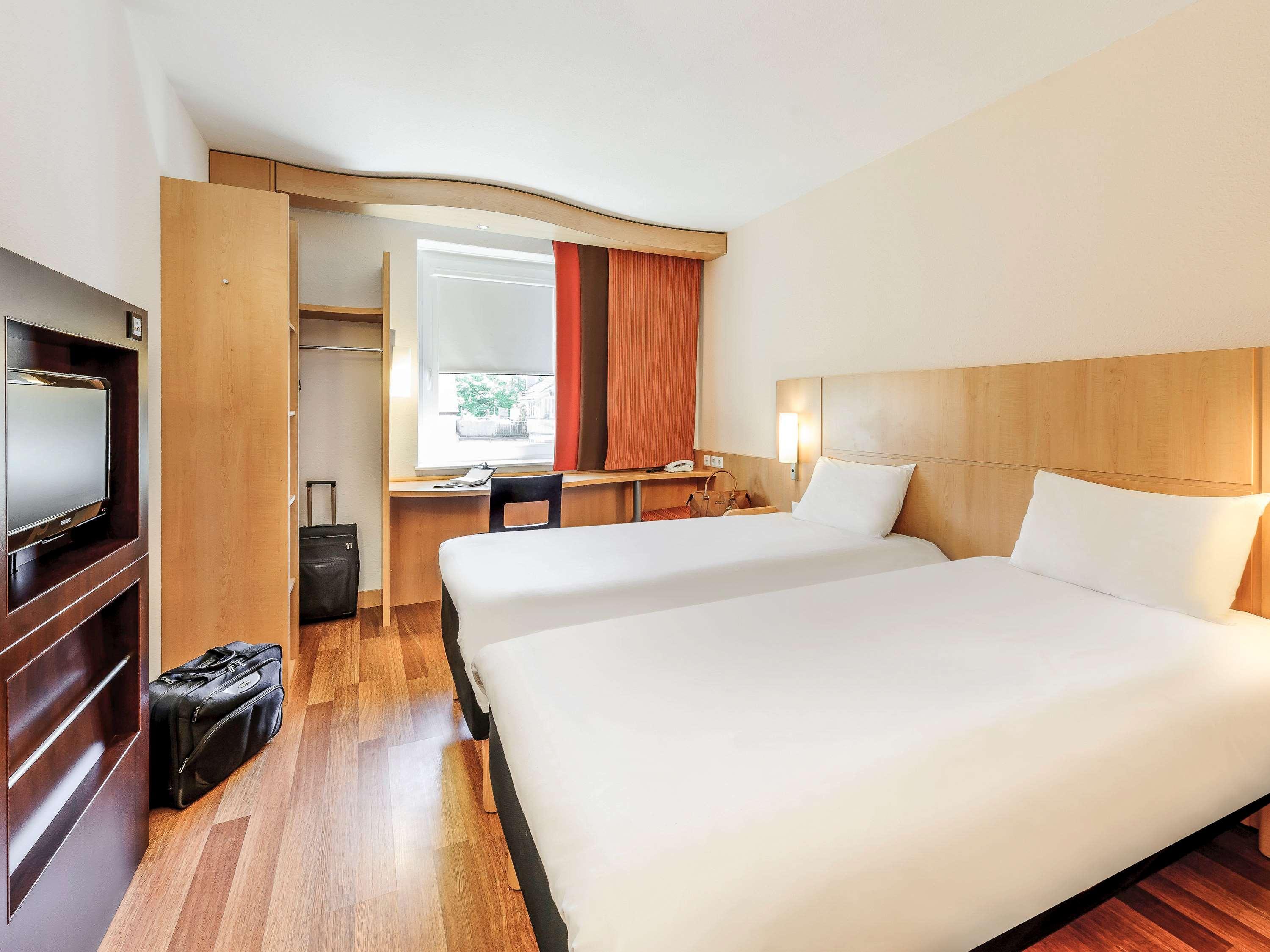 Отель Ibis Констанц Экстерьер фото
