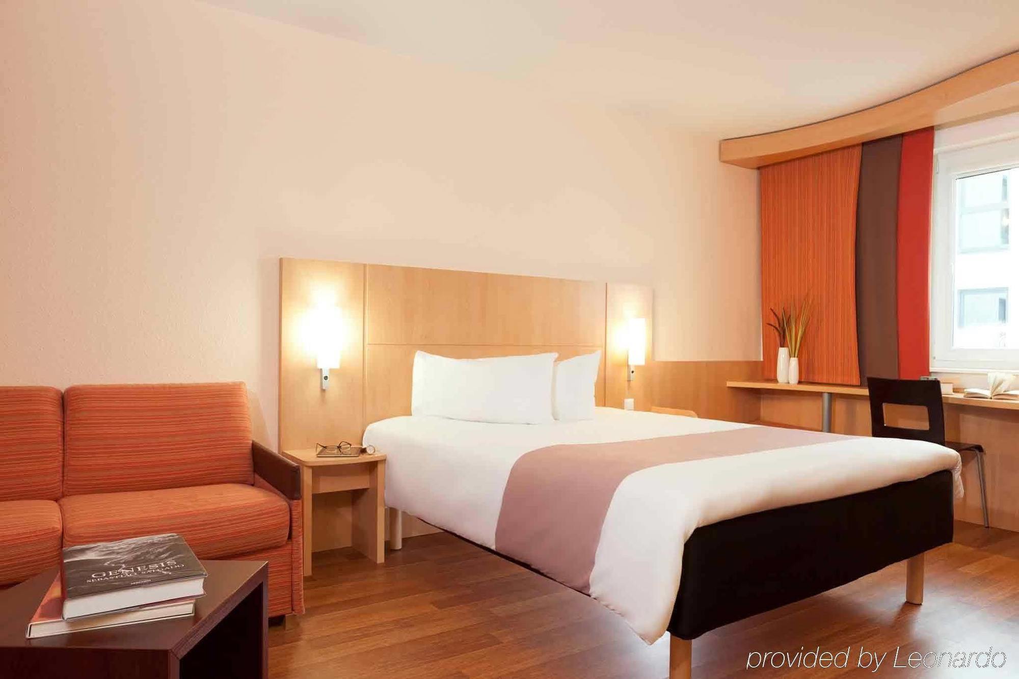 Отель Ibis Констанц Экстерьер фото
