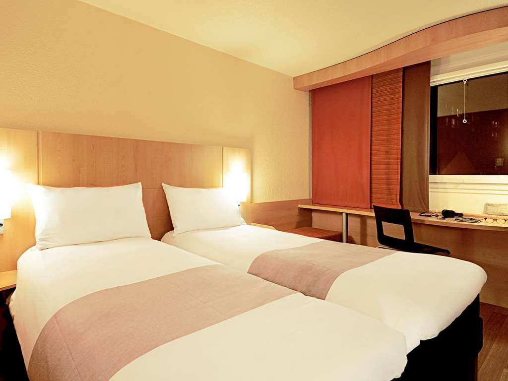 Отель Ibis Констанц Номер фото