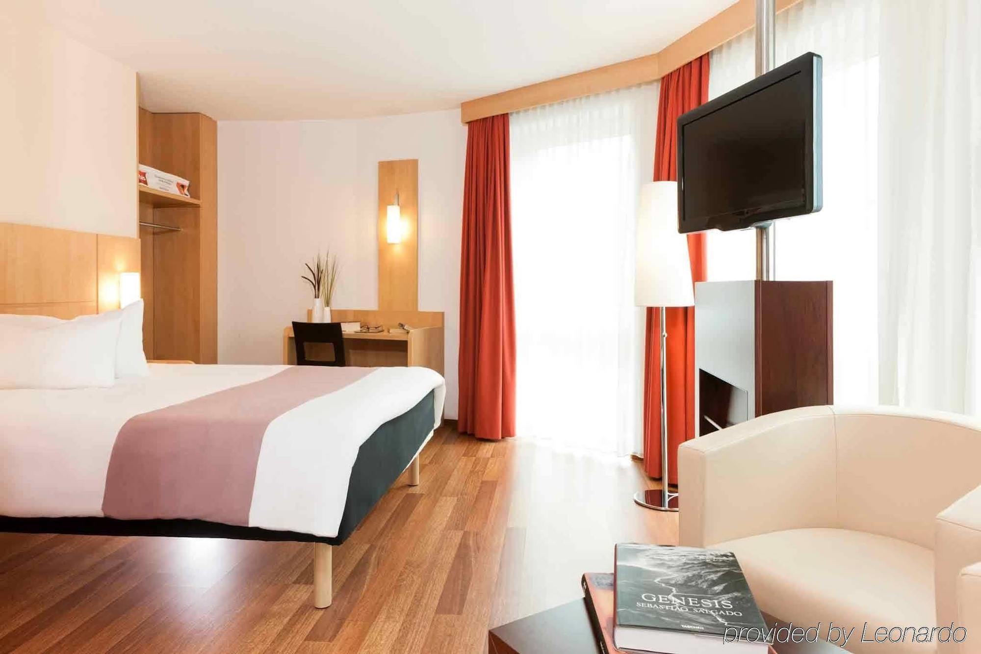 Отель Ibis Констанц Экстерьер фото